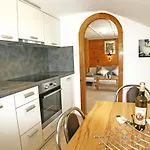 アパート Bergfink Dachgeschoss-1 By Interhome *